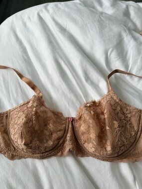 Victoria’s Secret Lace Underwire Bra in Tan